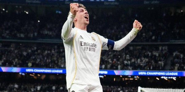 地球上最被低估的球员完成史诗之夜，22分钟内疯狂帽子戏法碾压曼城