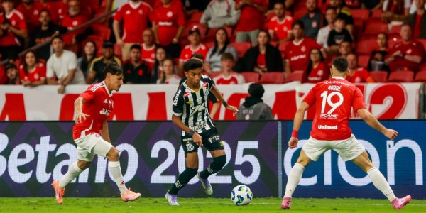 震撼！若日尼奥在巴西首季实现双冠梦想，背后隐藏了哪些不为人知的训练秘密？