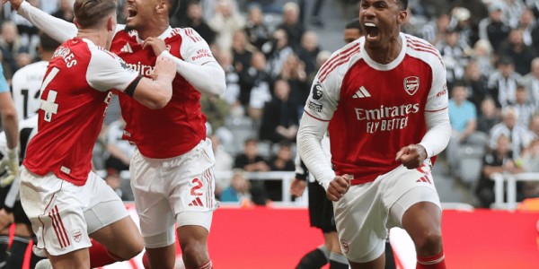 英超换了大结局？超算预测阿森纳将逆转利物浦夺冠，曼联仅排第15