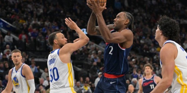 库里带伤鏖战轰35分助队逆转 媒体人：当代的真正王者！