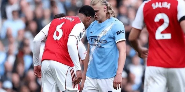 争议！阿森纳7500万中卫锁喉+撕烂哈兰德球衣 故意顶牛挑衅逃红牌