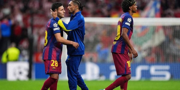 破防？巴萨8000万巨星手势嘲讽马竞：下轮欧冠就回家！遭7万人猛烈嘘声